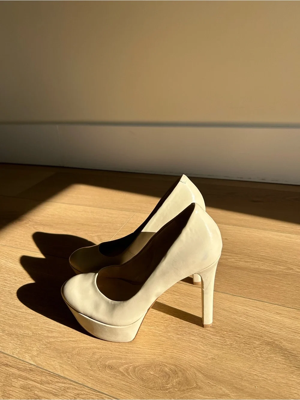 Guess Cream Platform Pumps - Women's High Heel Shoes